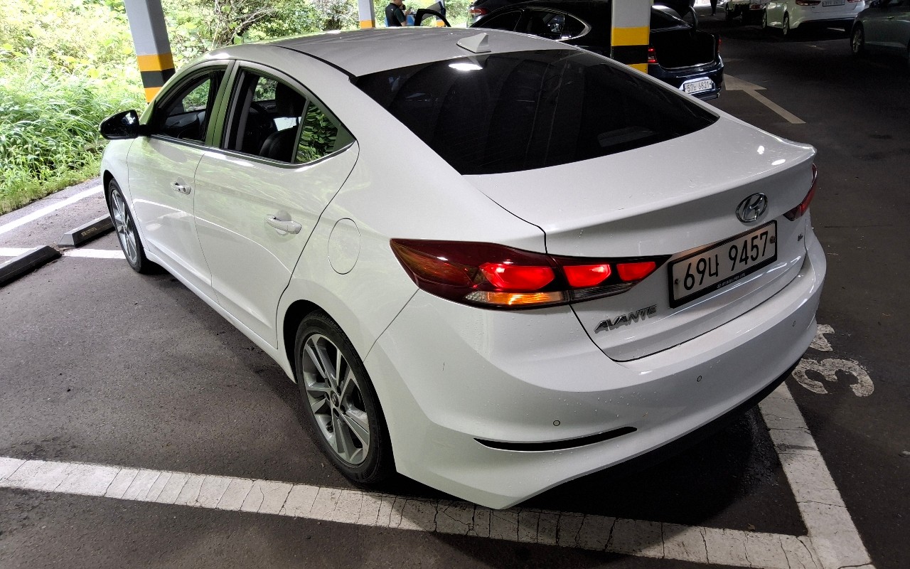 2018 - hyundai avante ad