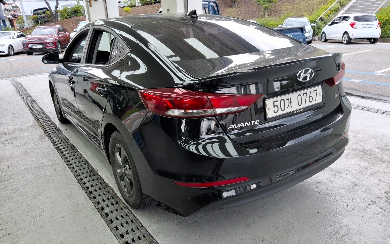 2017 - hyundai avante ad