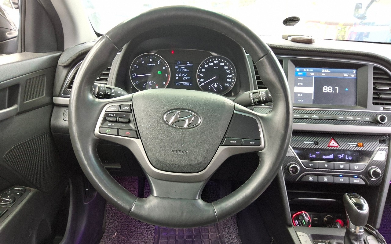 2017 - hyundai avante ad