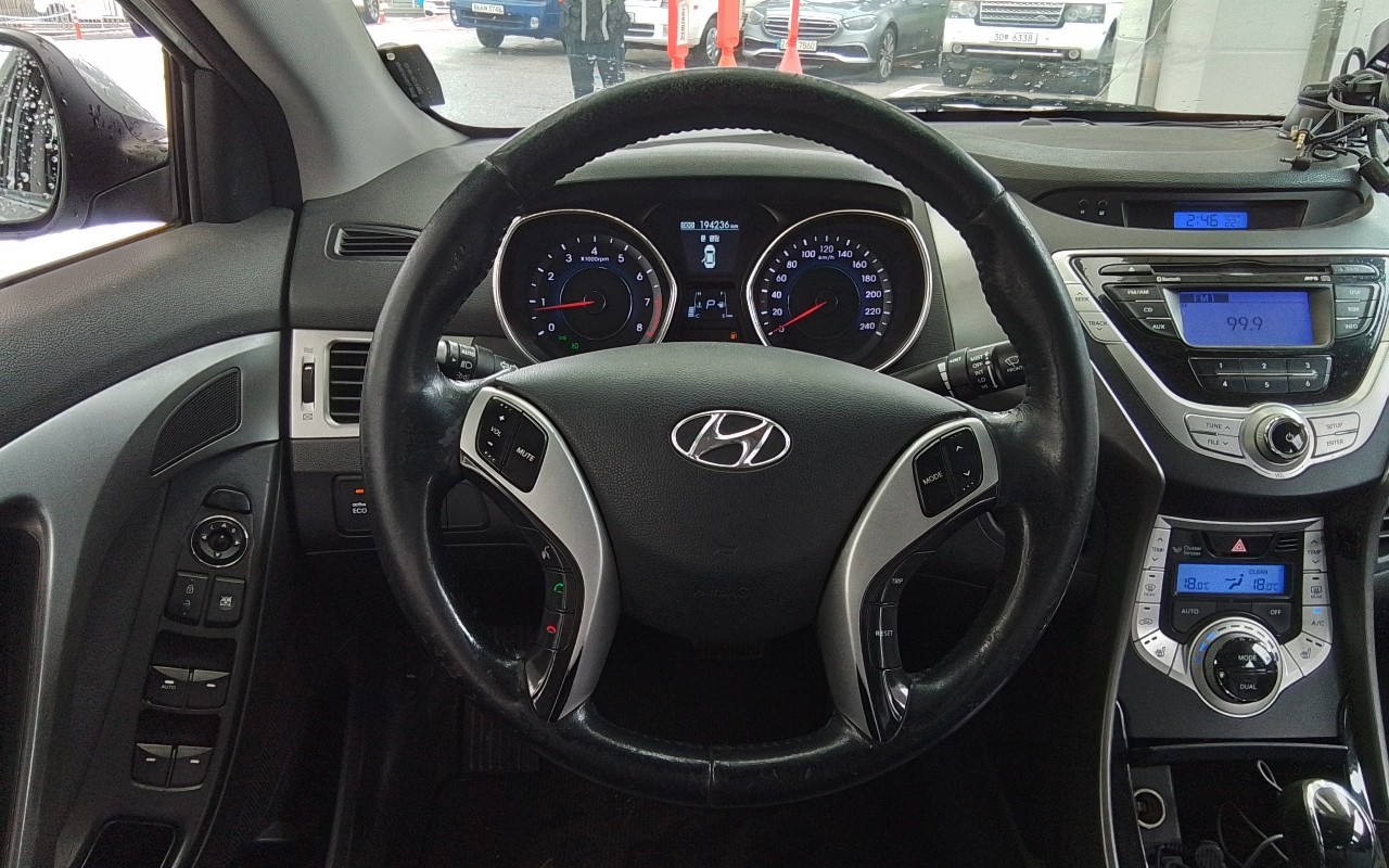 2011 - hyundai elantra
