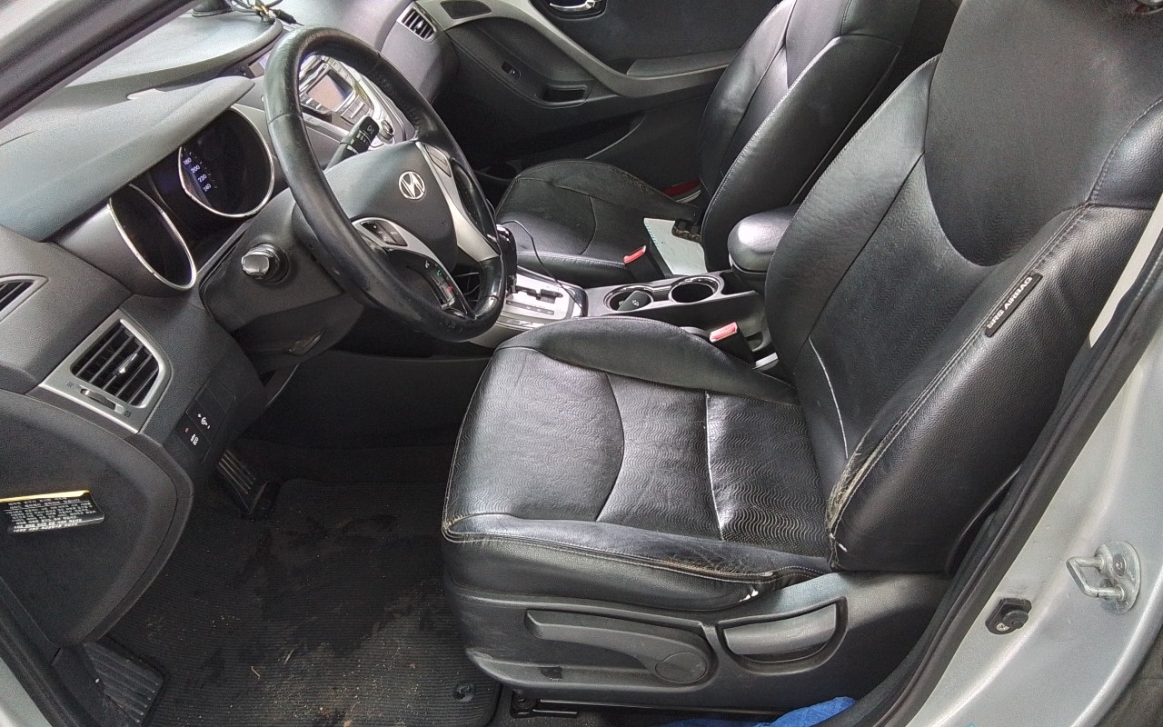 2011 - hyundai elantra