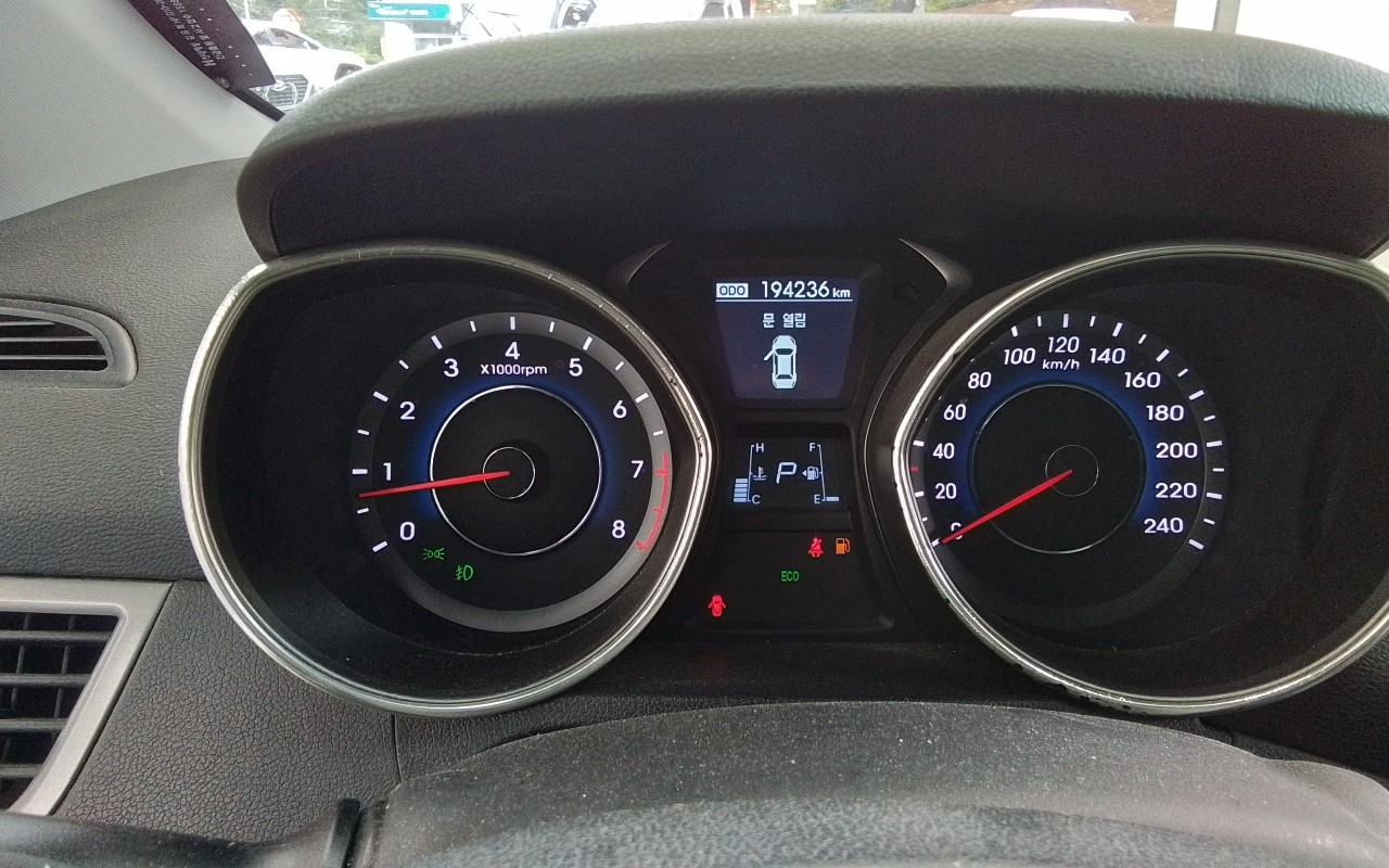 2011 - hyundai elantra