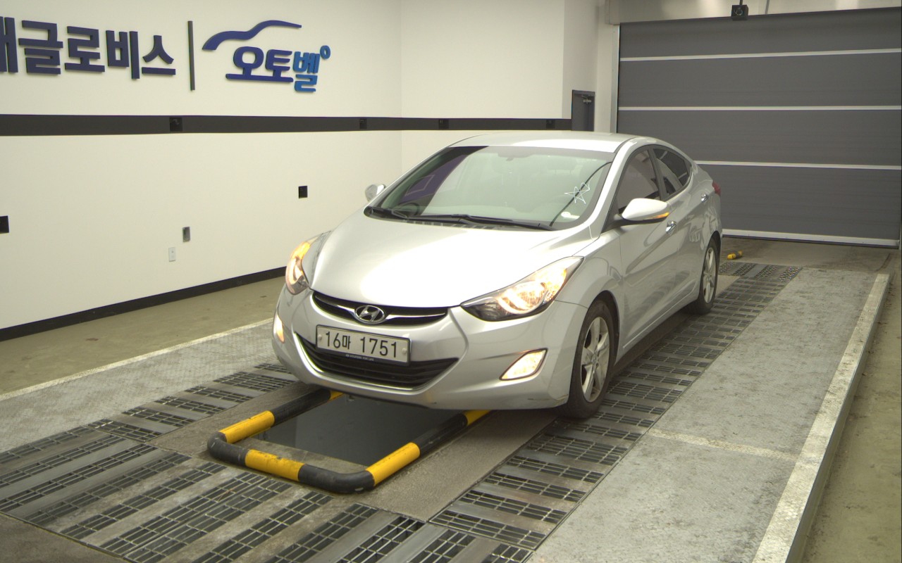2012 - hyundai elantra