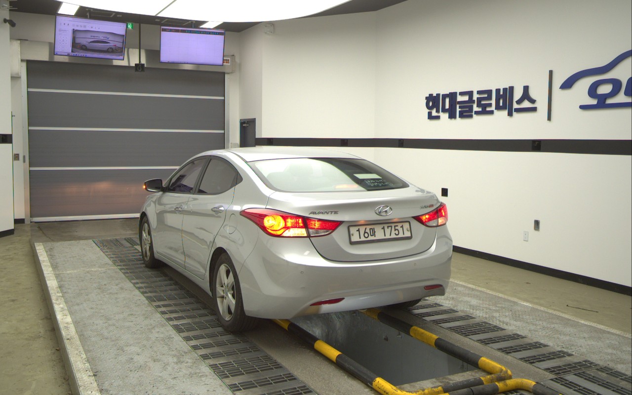 2012 - hyundai elantra