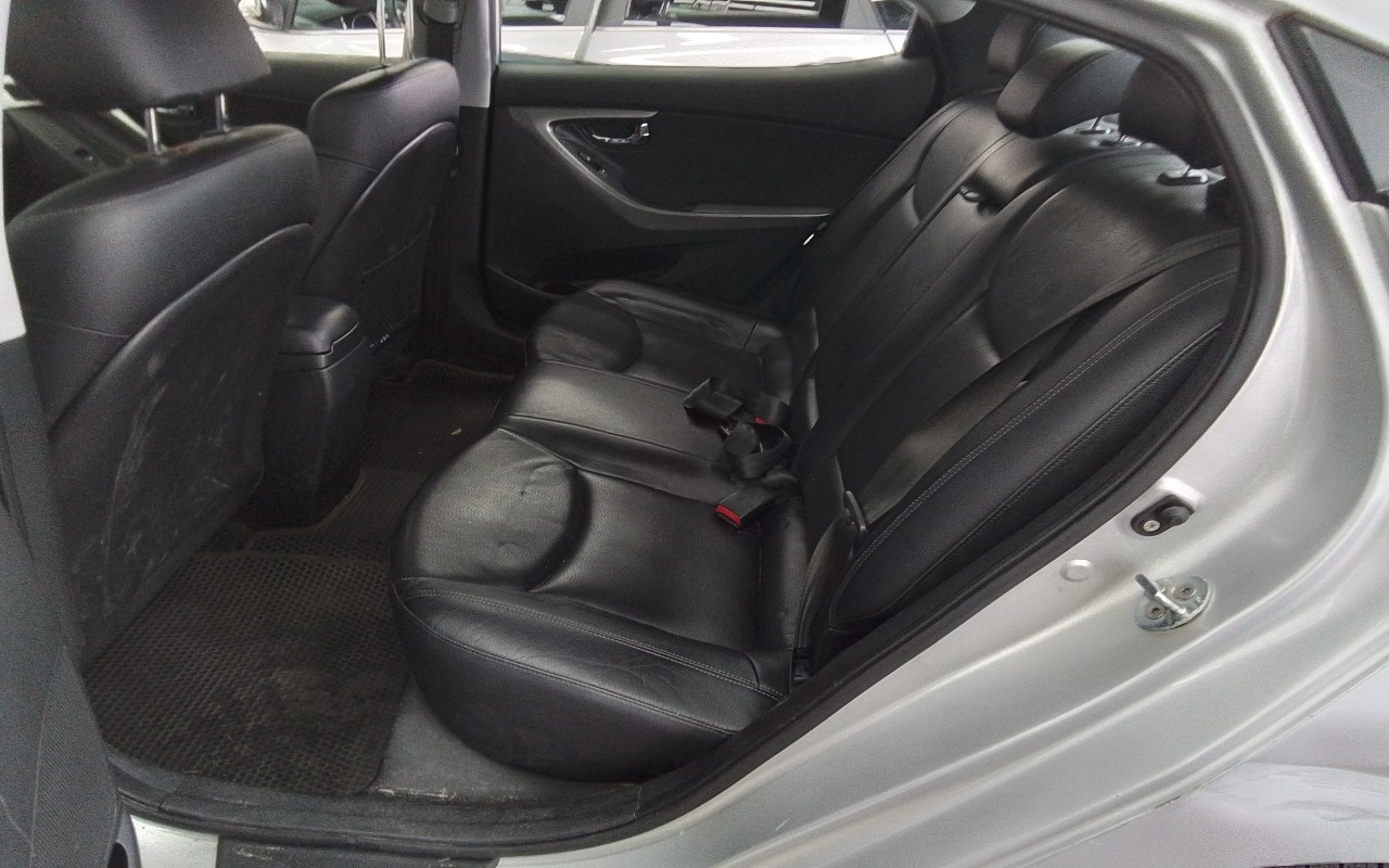 2012 - hyundai elantra