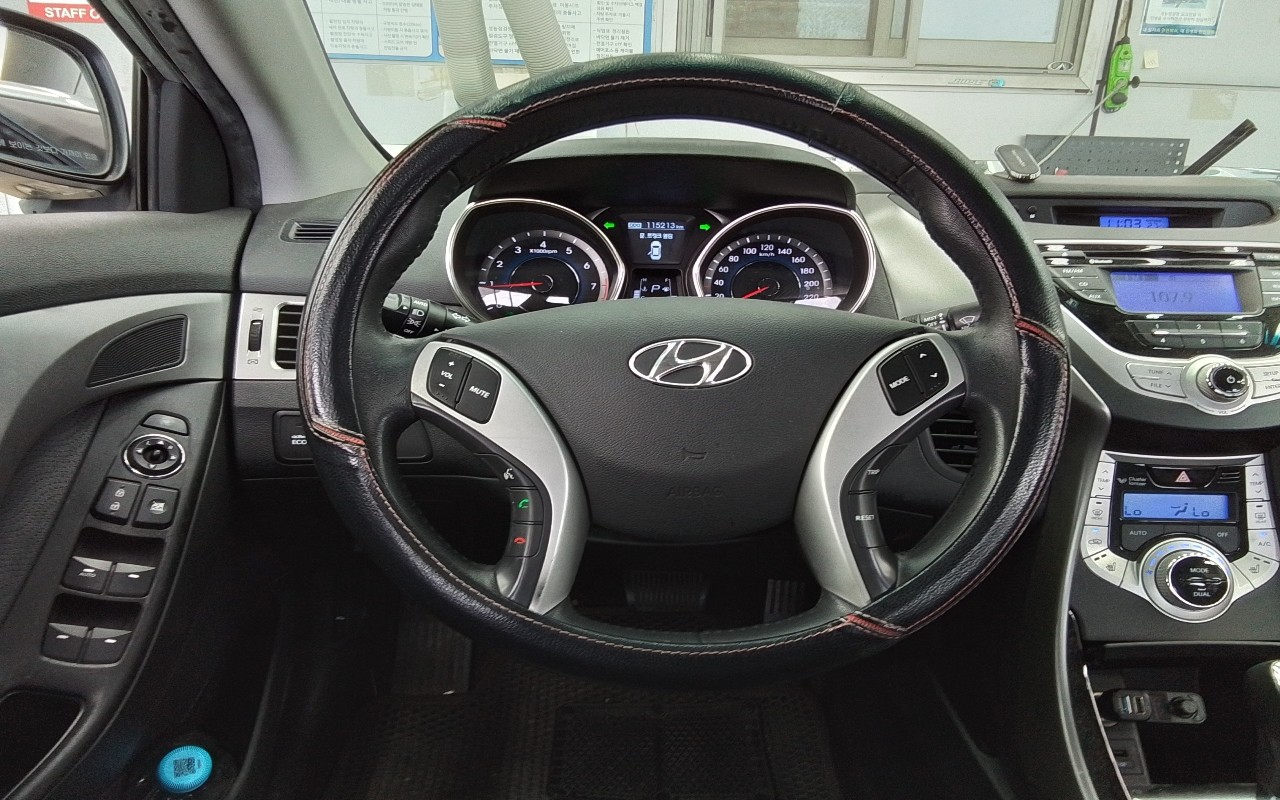 2012 - hyundai elantra