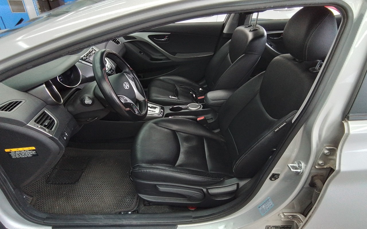 2012 - hyundai elantra