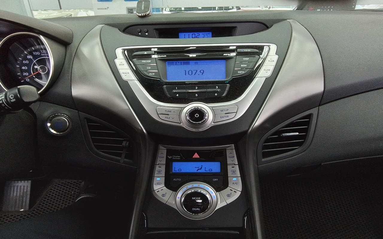 2012 - hyundai elantra