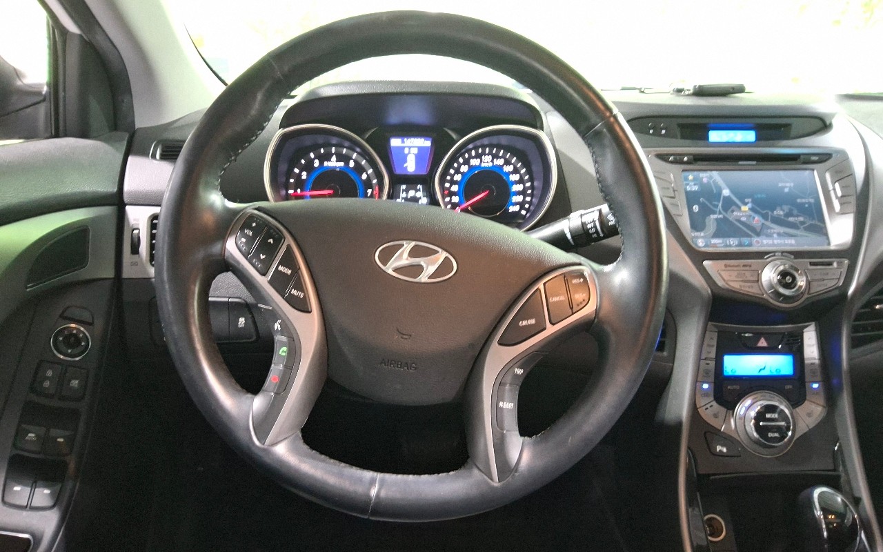 2013 - hyundai elantra