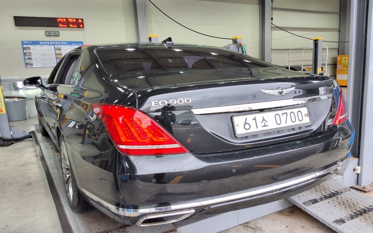 2016 - genesis eq900