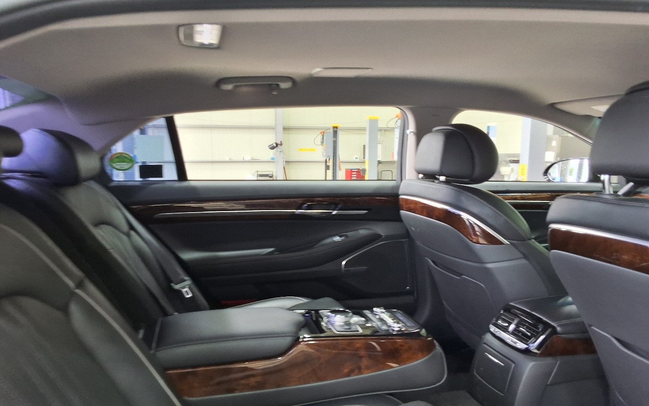 2016 - genesis eq900