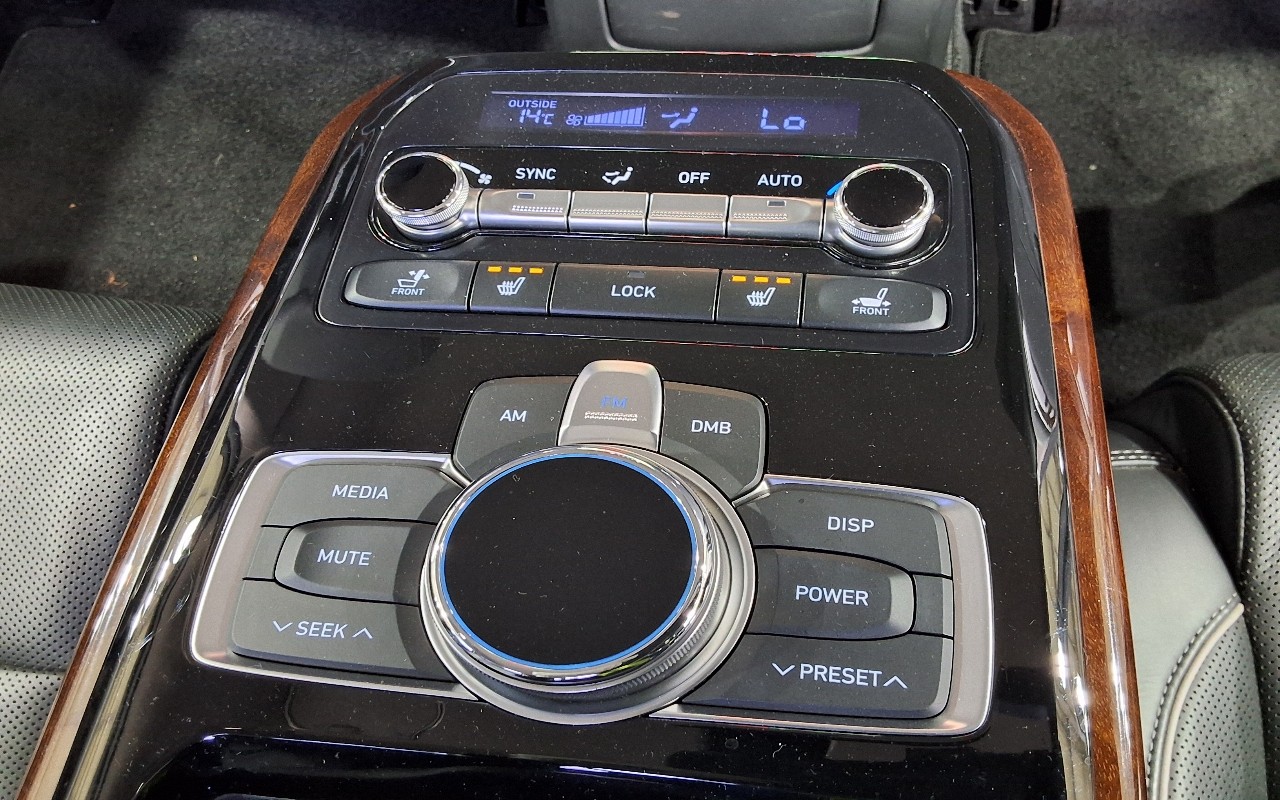 2016 - genesis eq900