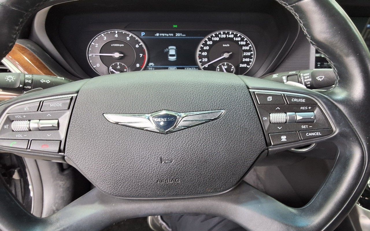2016 - genesis eq900
