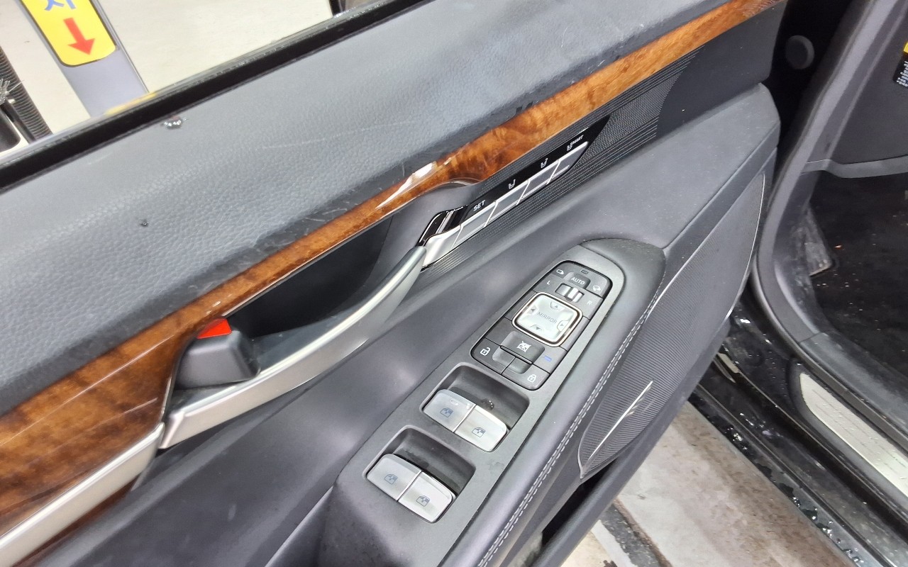 2016 - genesis eq900