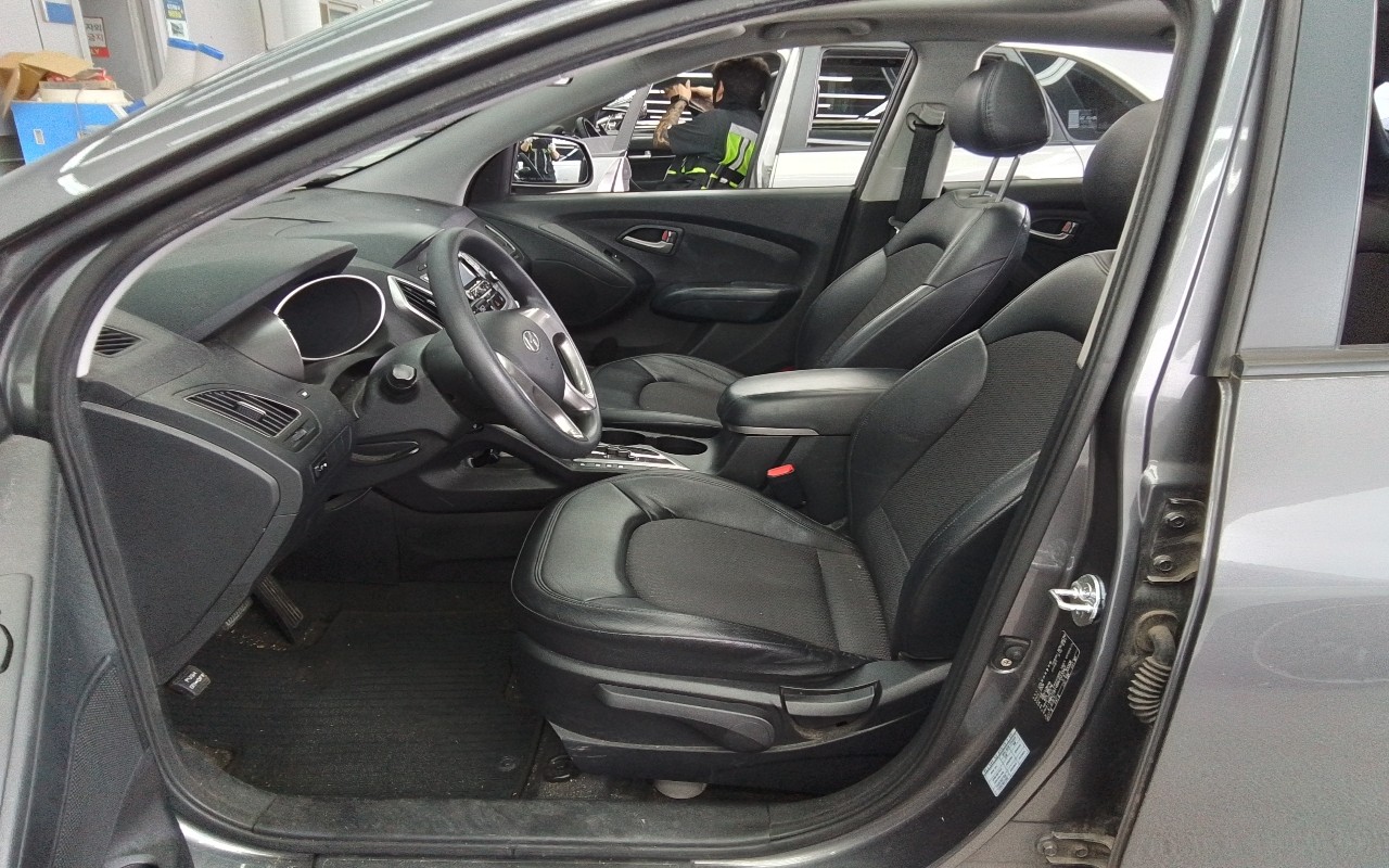 2010 - hyundai tucson