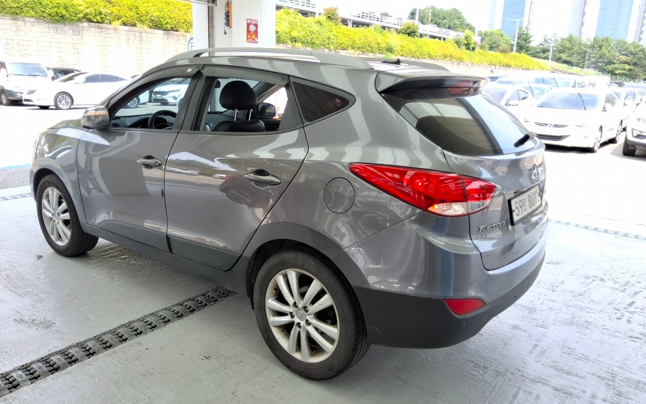 2010 - hyundai tucson