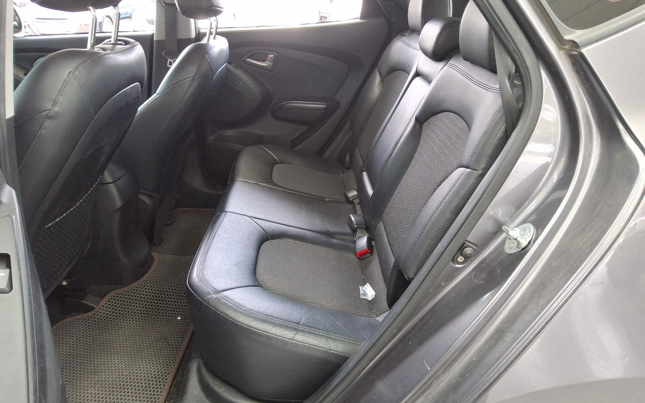 2010 - hyundai tucson