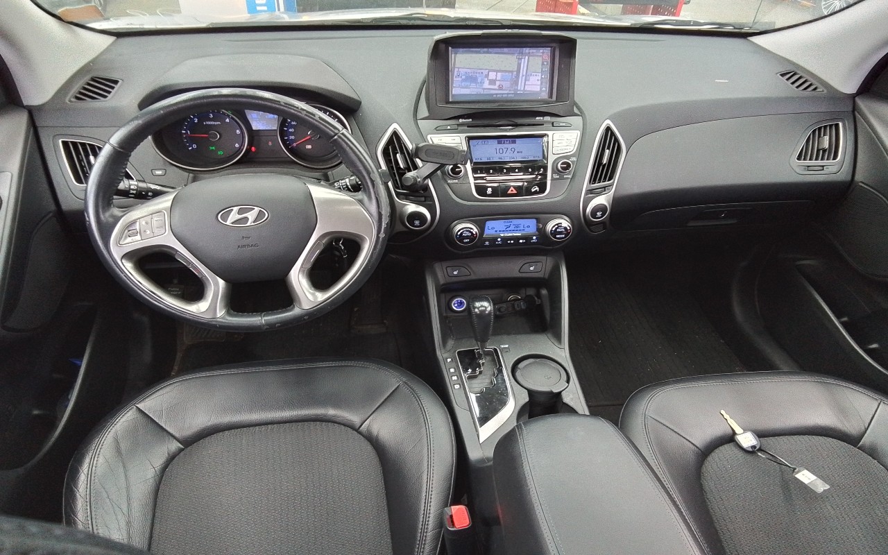 2010 - hyundai tucson
