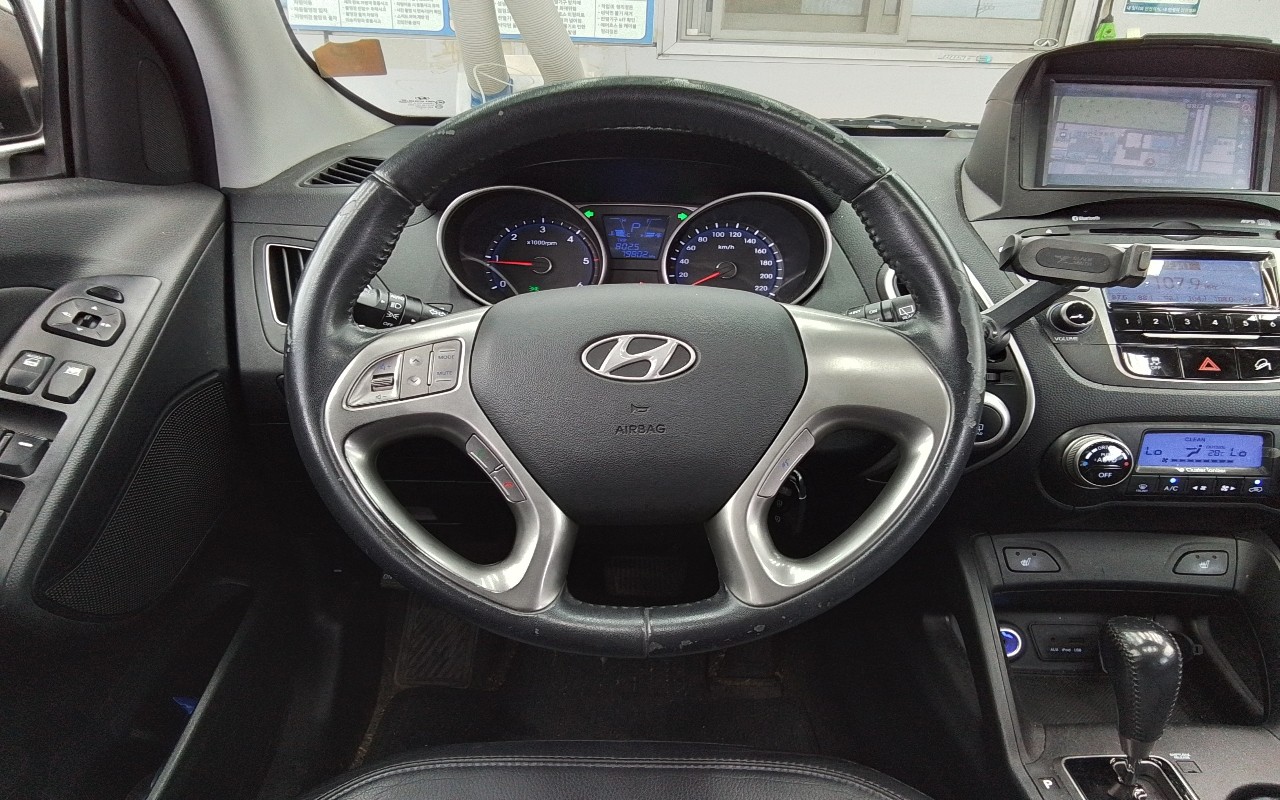 2010 - hyundai tucson
