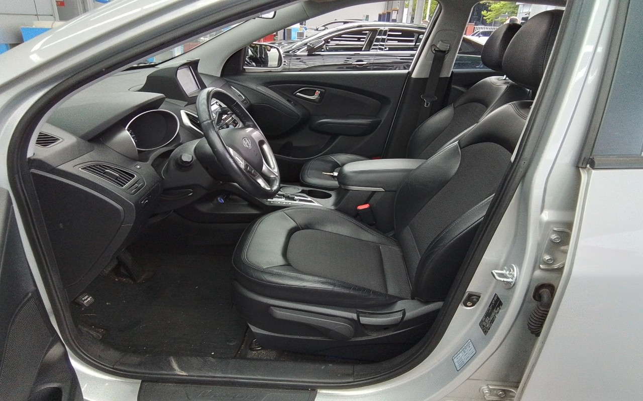 2010 - hyundai tucson