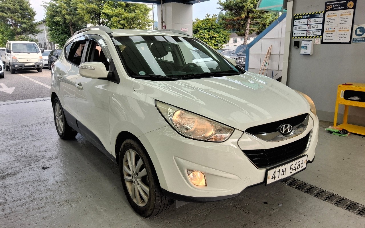 2011 - hyundai tucson
