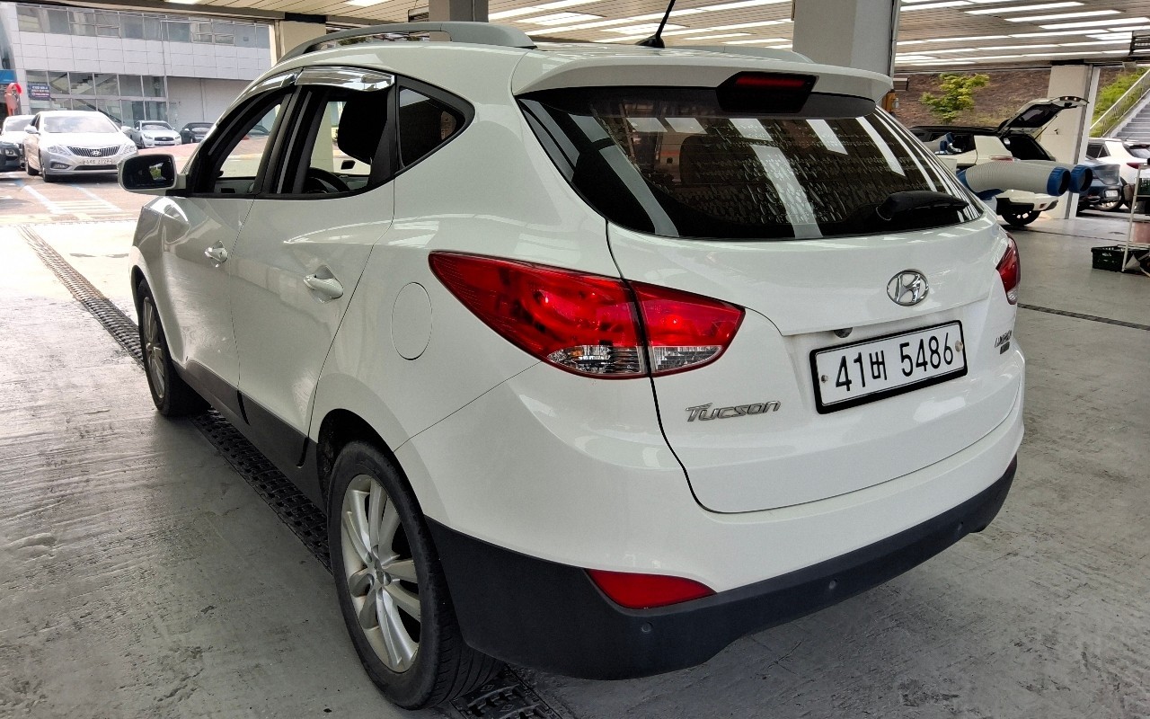 2011 - hyundai tucson