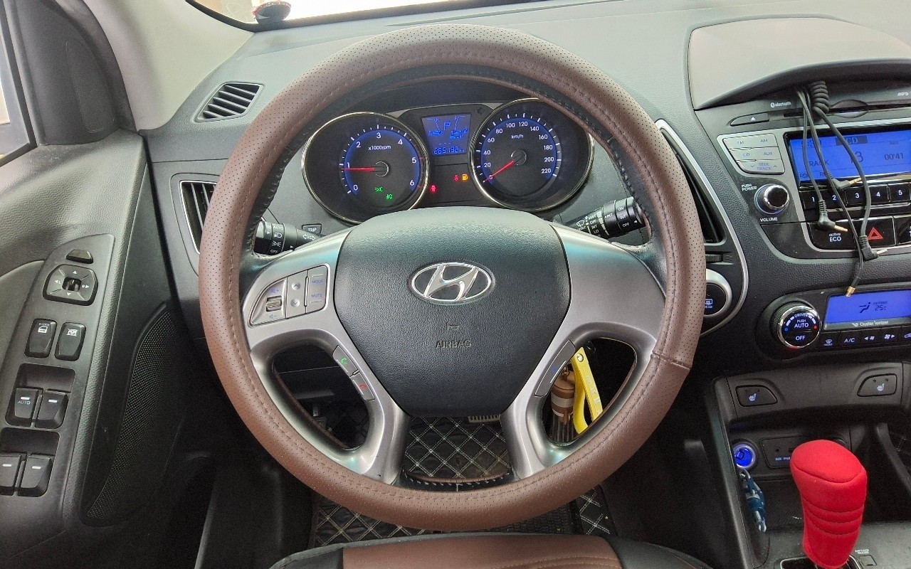 2011 - hyundai tucson