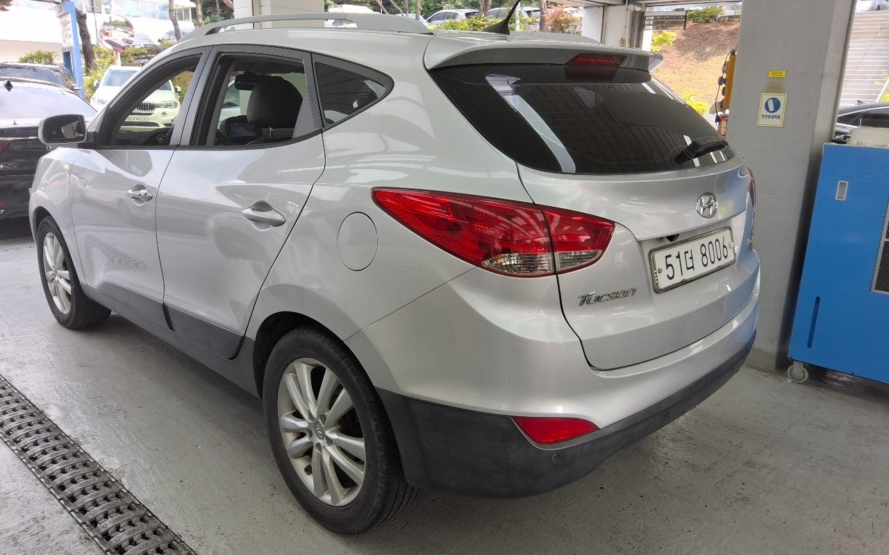 2011 - hyundai tucson