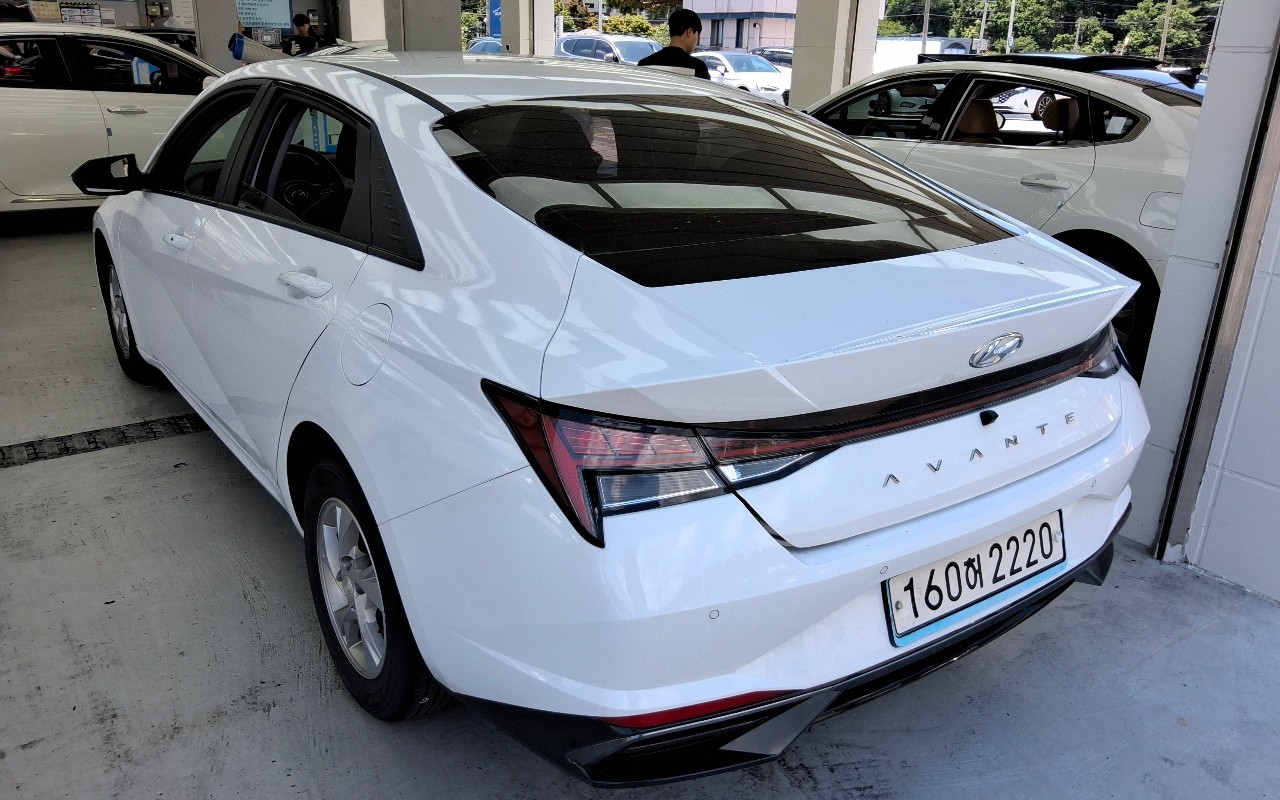 2021 - hyundai avante