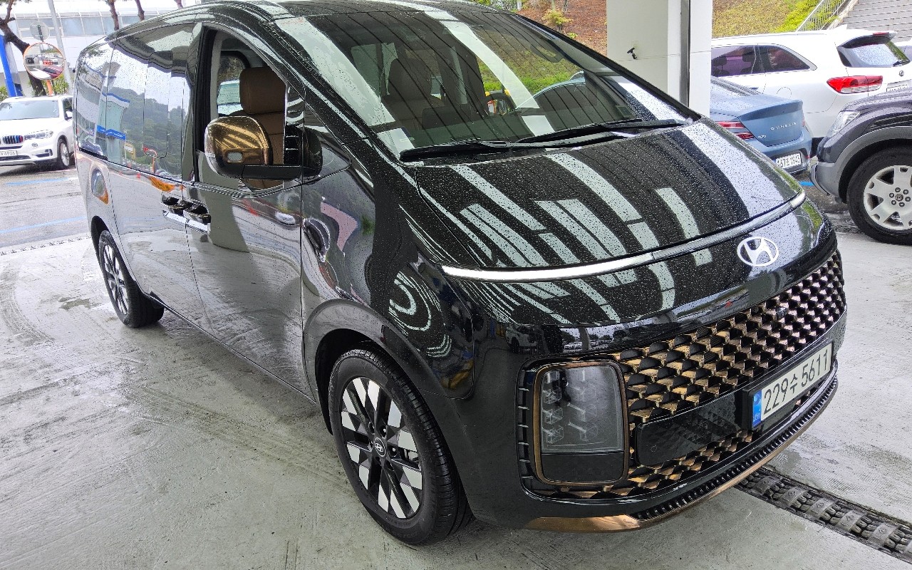 2025 - hyundai staria