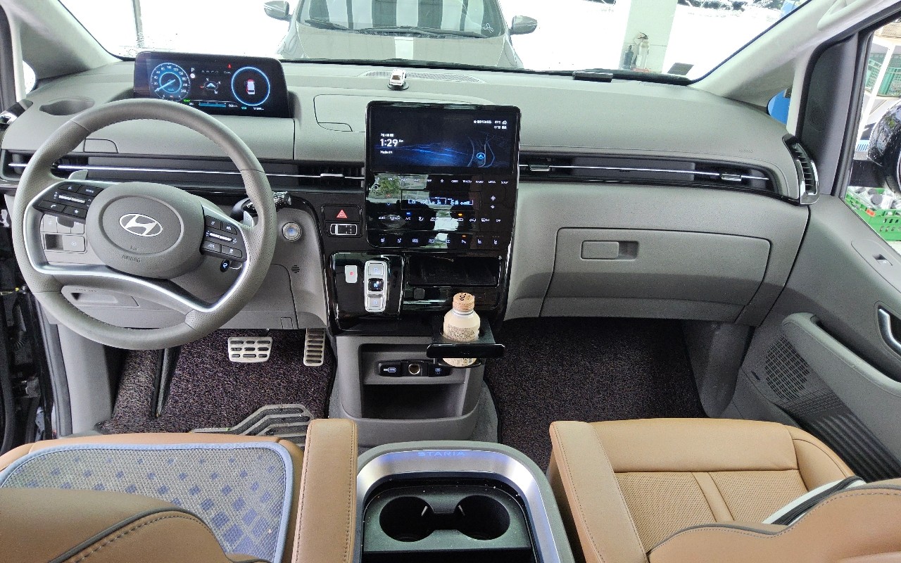 2025 - hyundai staria