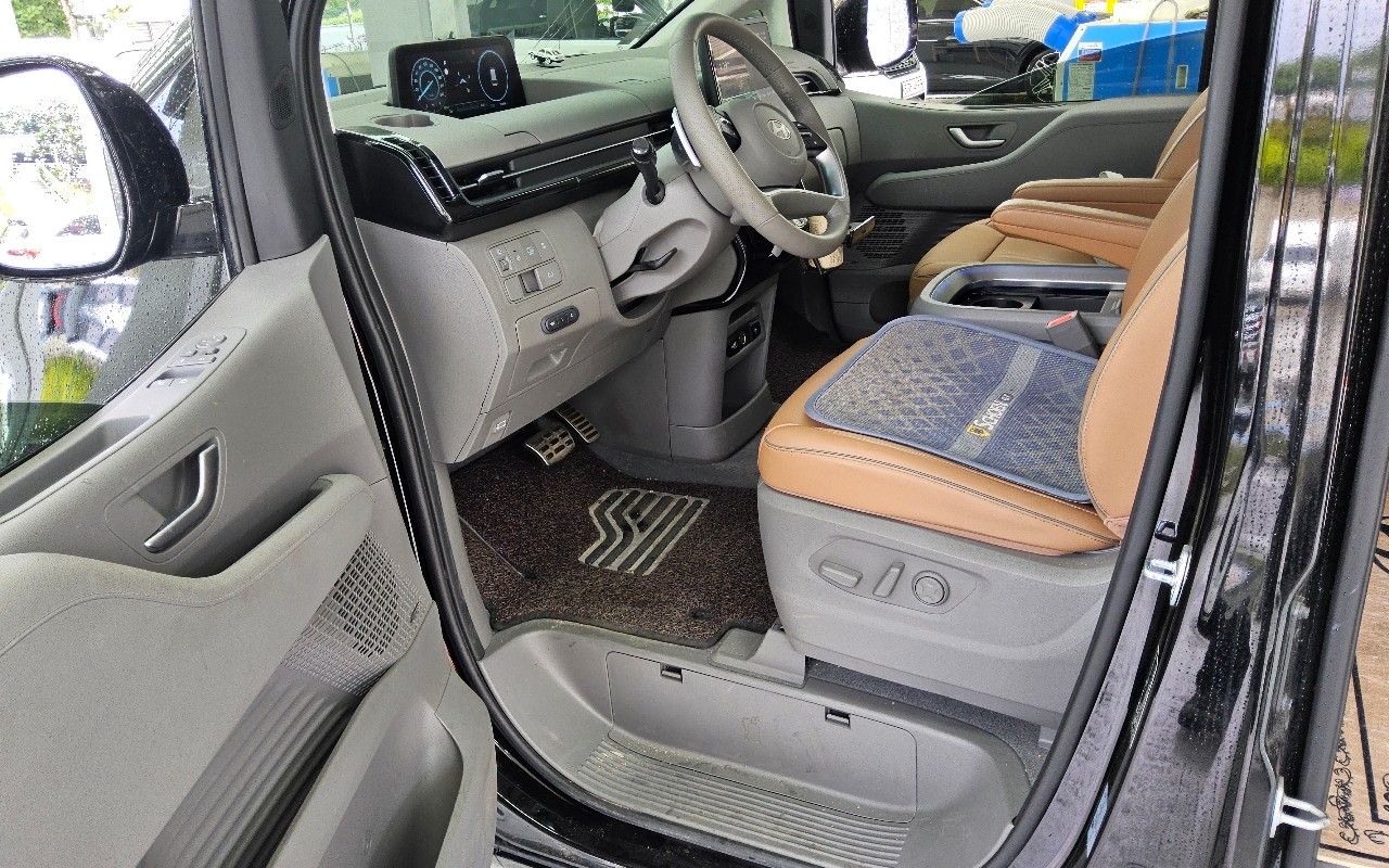 2025 - hyundai staria