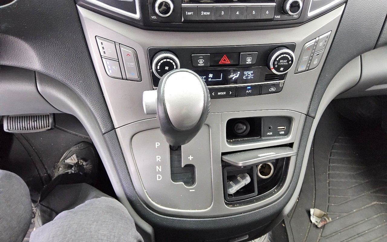 2016 - hyundai grand starex
