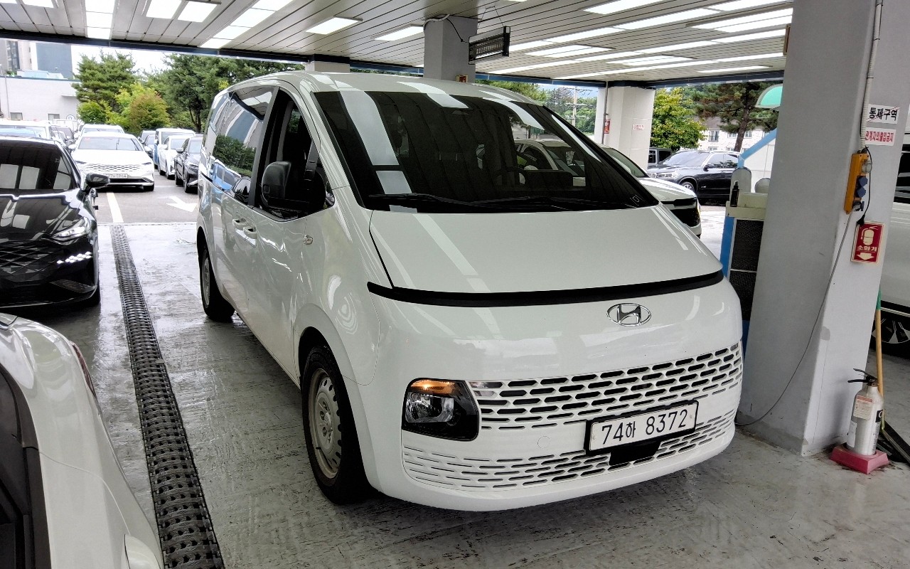 2023 - hyundai staria