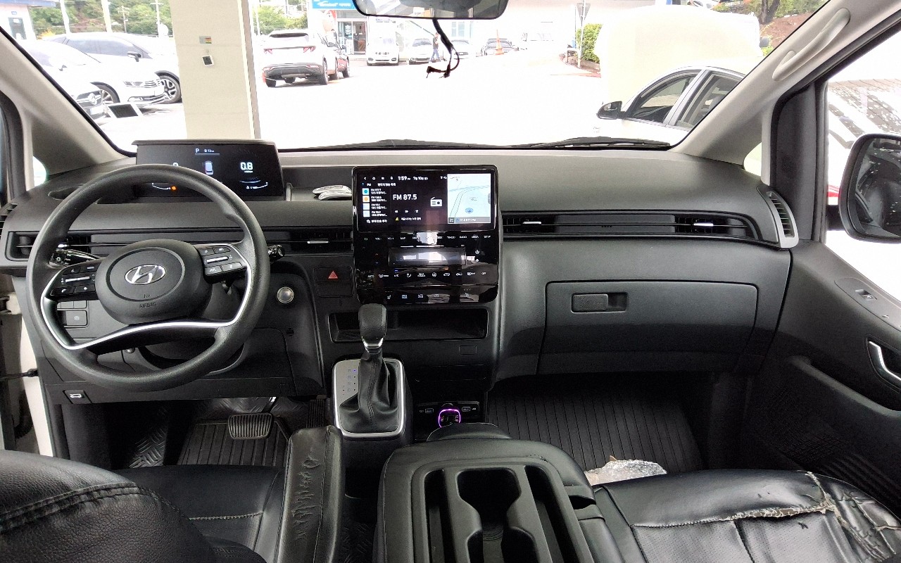 2023 - hyundai staria