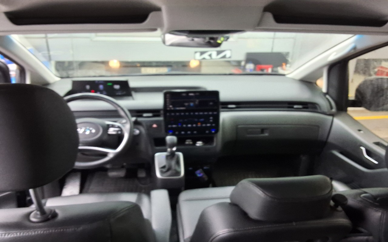 2022 - hyundai staria