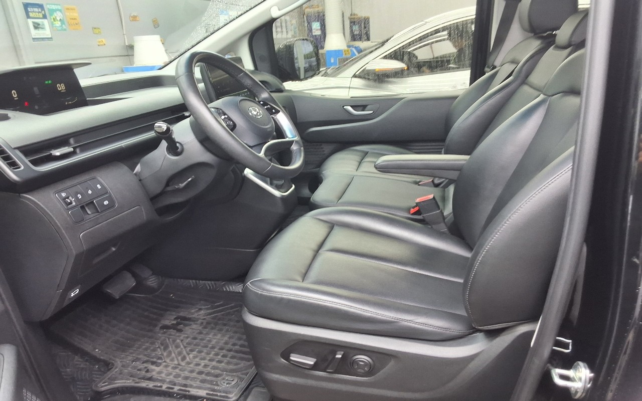 2022 - hyundai staria