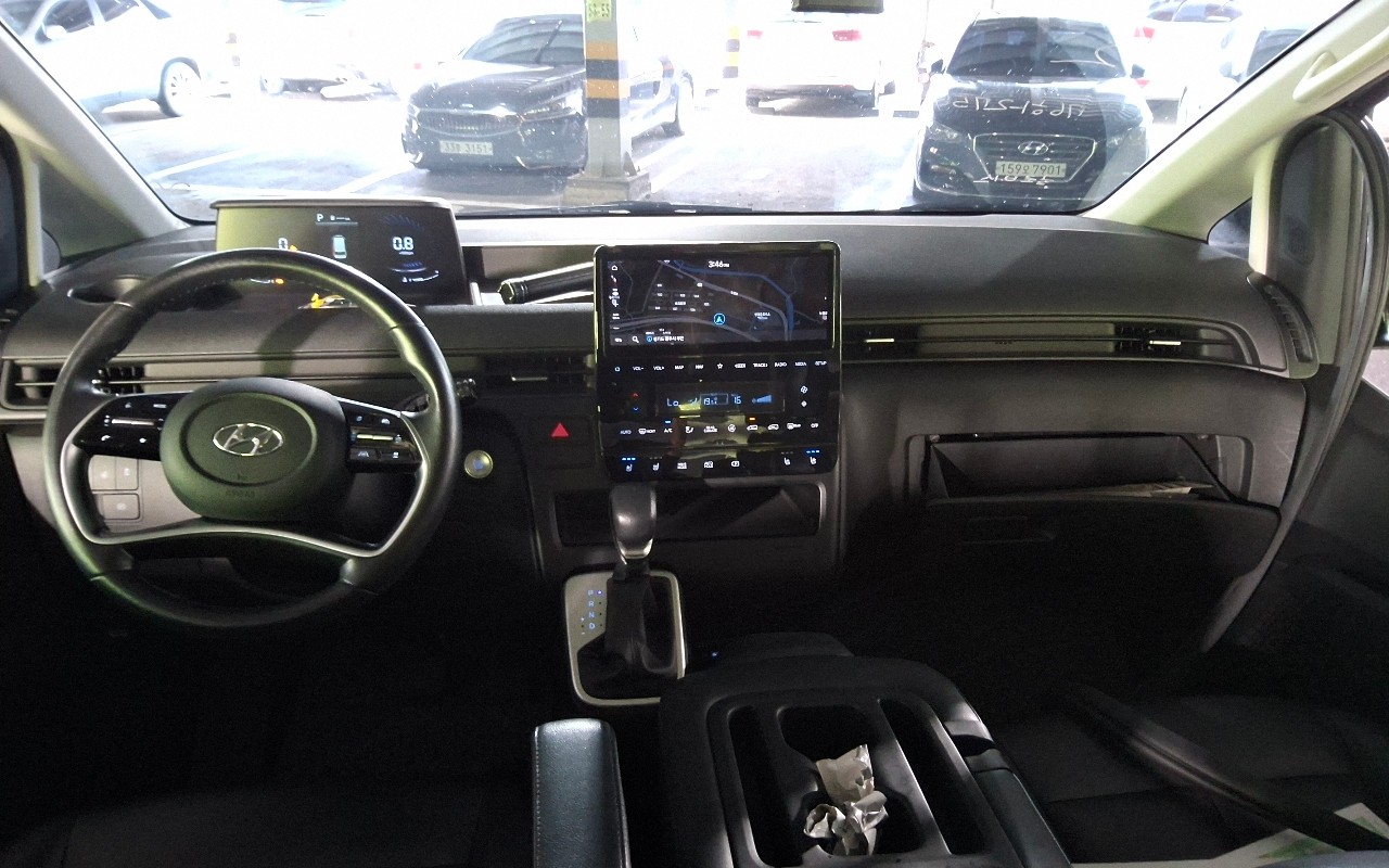 2022 - hyundai staria