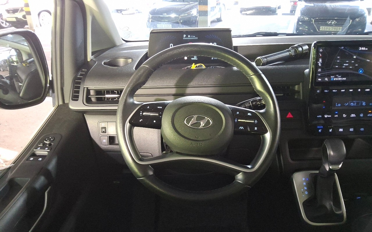 2022 - hyundai staria
