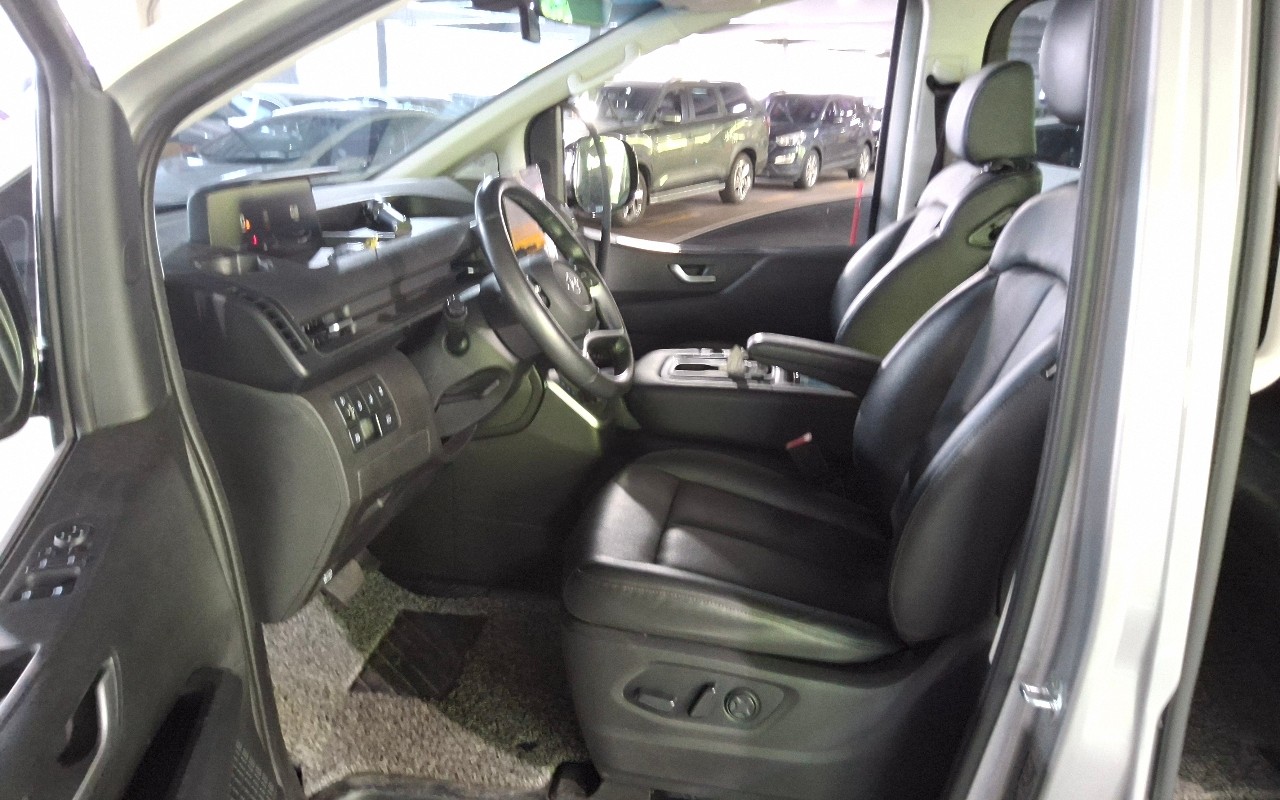 2022 - hyundai staria