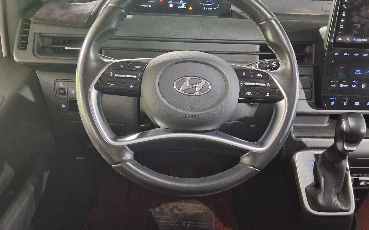 2022 - hyundai staria