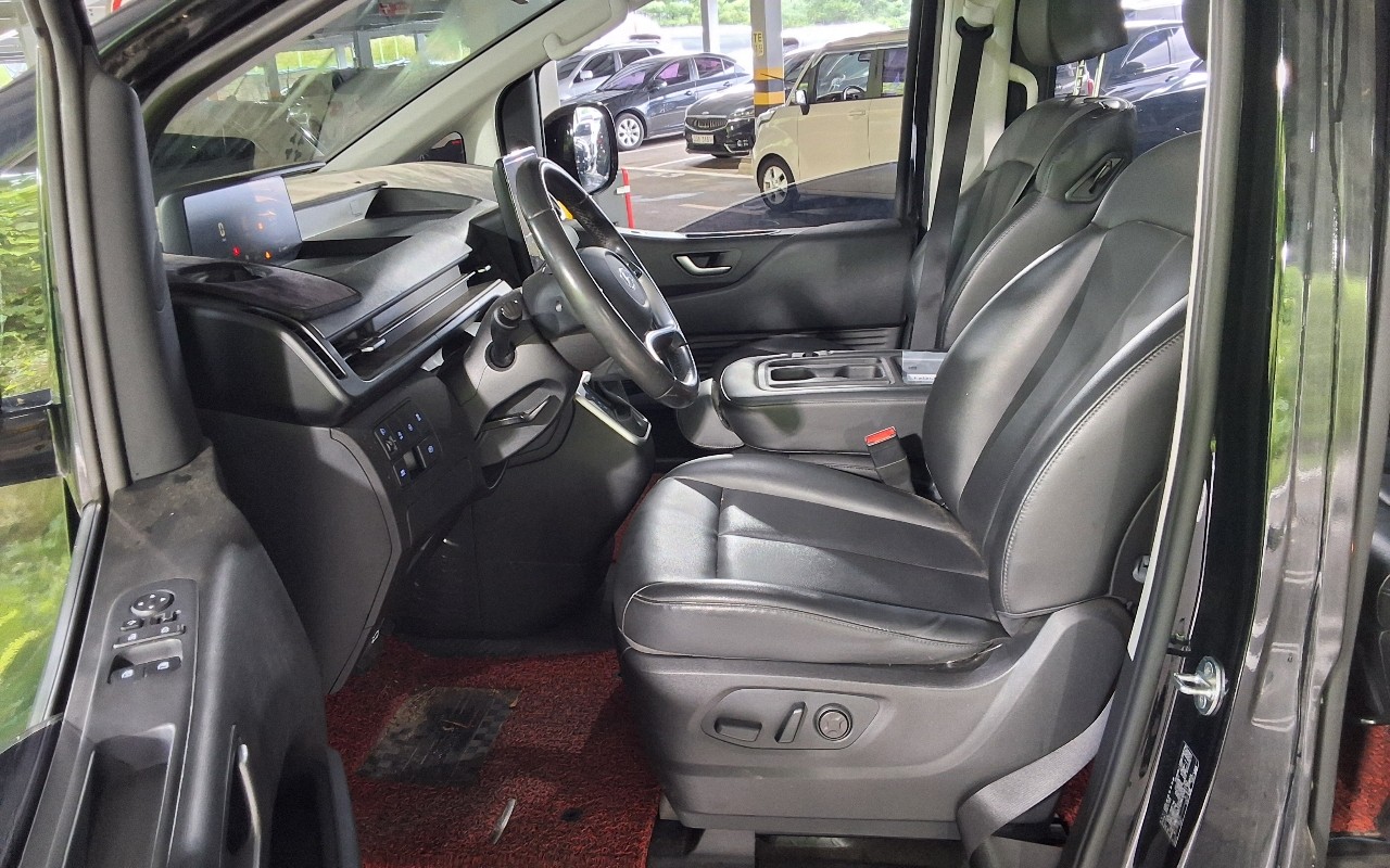 2022 - hyundai staria