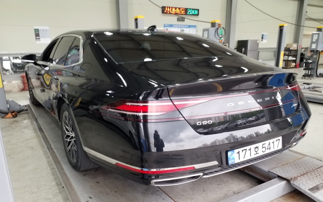 2022 - genesis g90