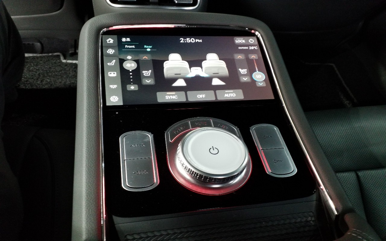 2022 - genesis g90