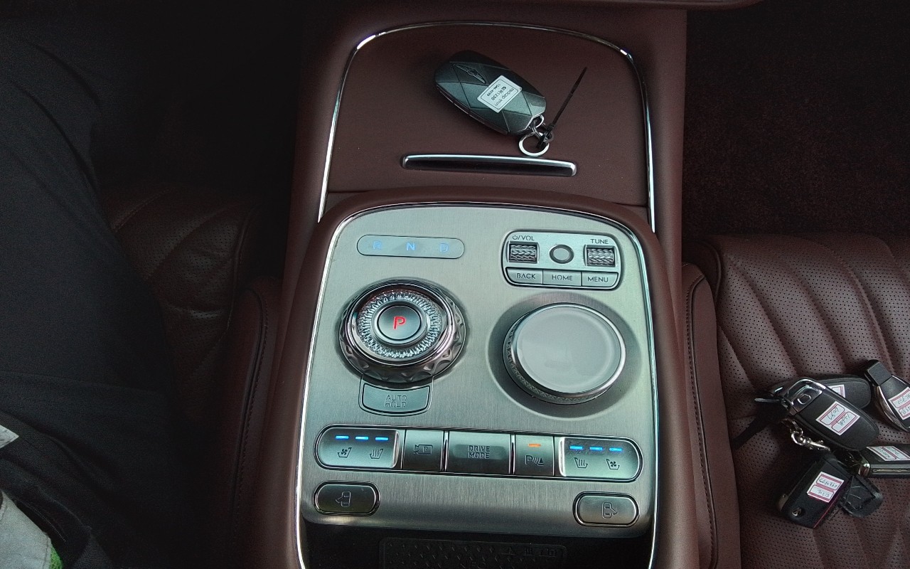 جينيسيس G90 2023 — صورة 10