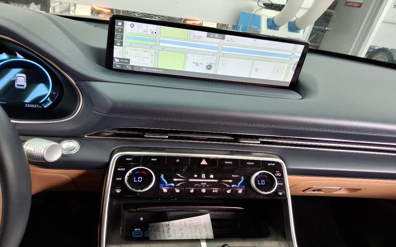 2022 - genesis gv80