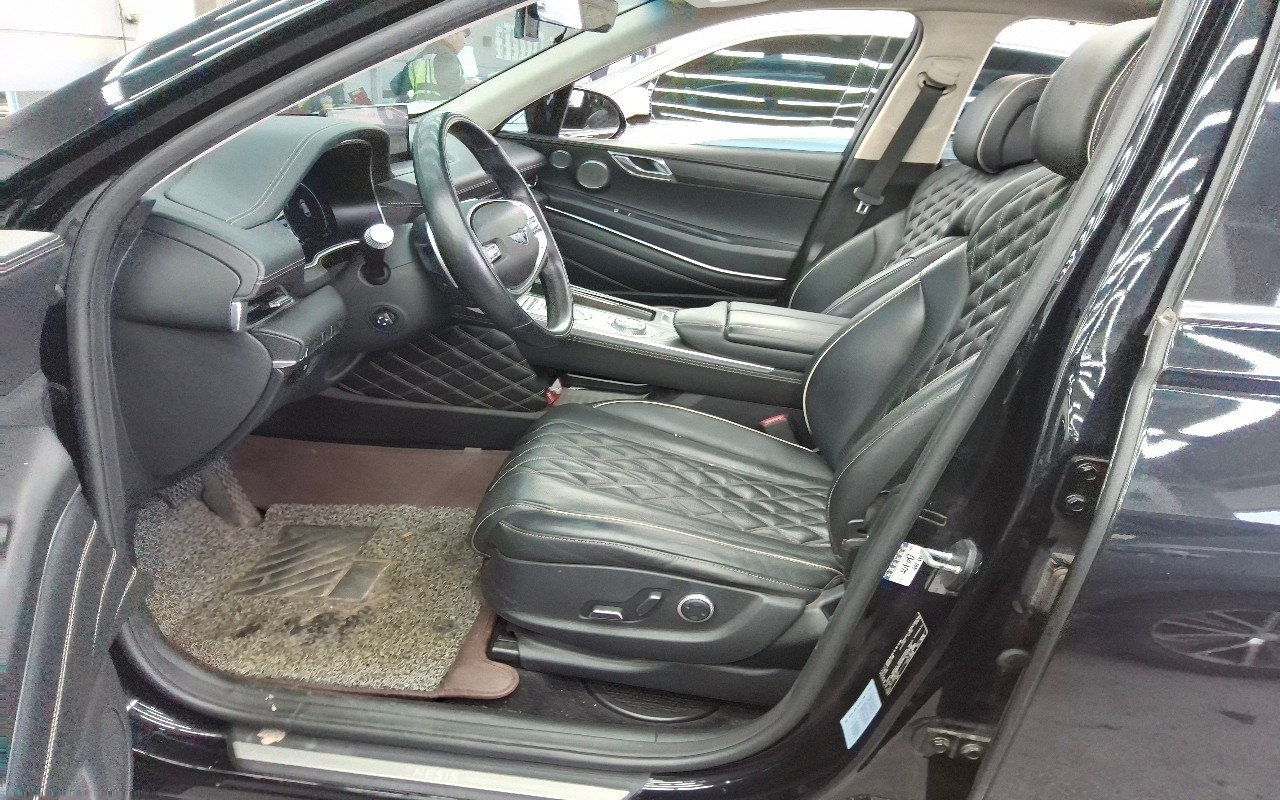 2022 - genesis gv80