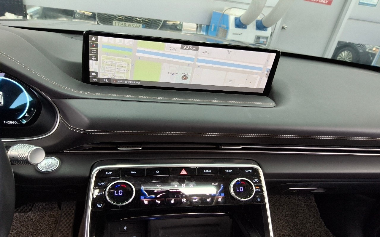 2022 - genesis gv80