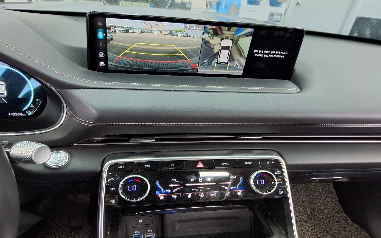 2022 - genesis gv80
