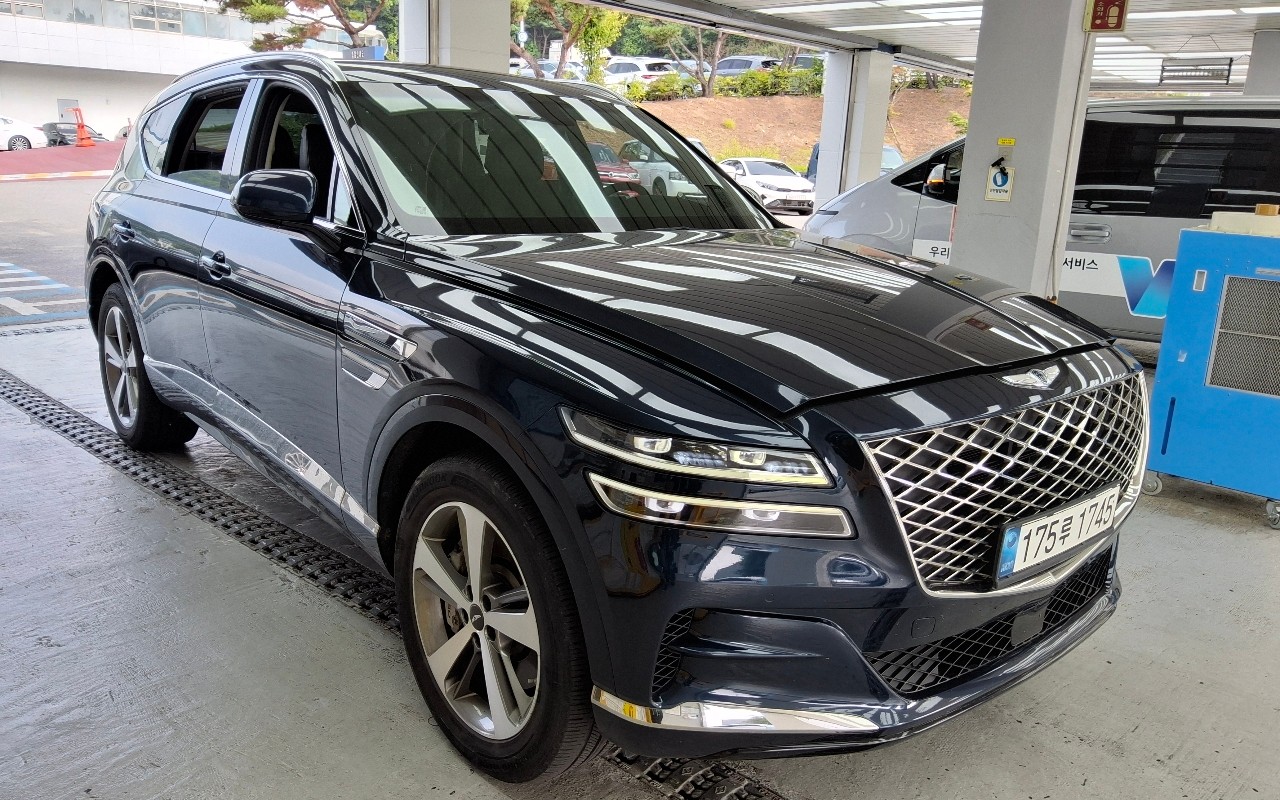 2021 - genesis gv80